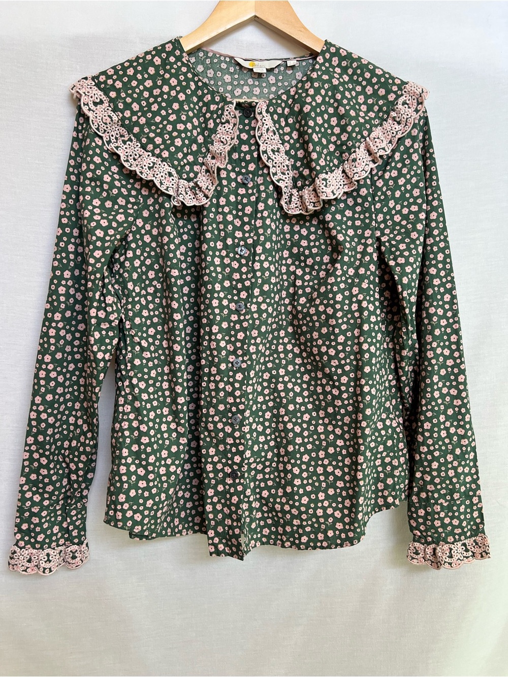 Boden Green Floral Cotton Long-Sleeve Blouse with Pink Lace Collar and Wrists
